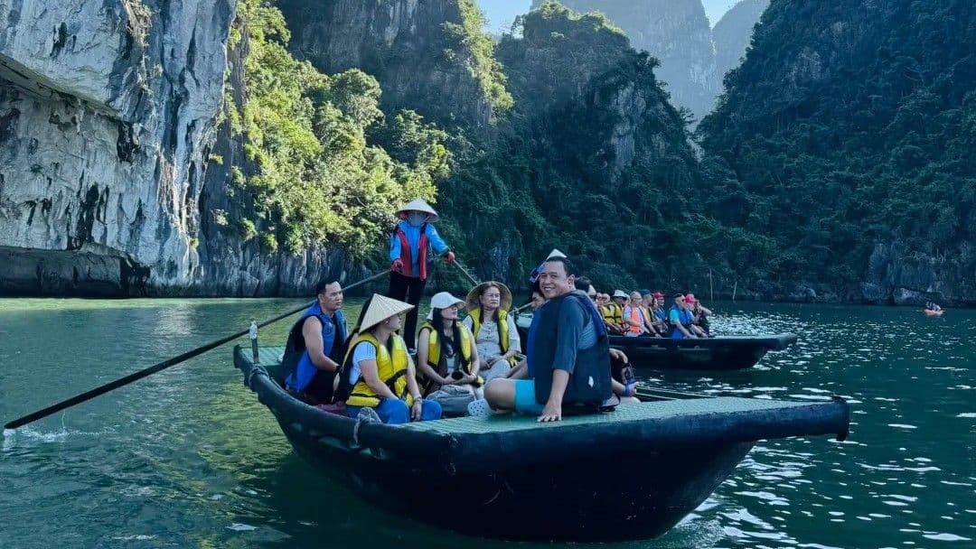 下龙湾小船